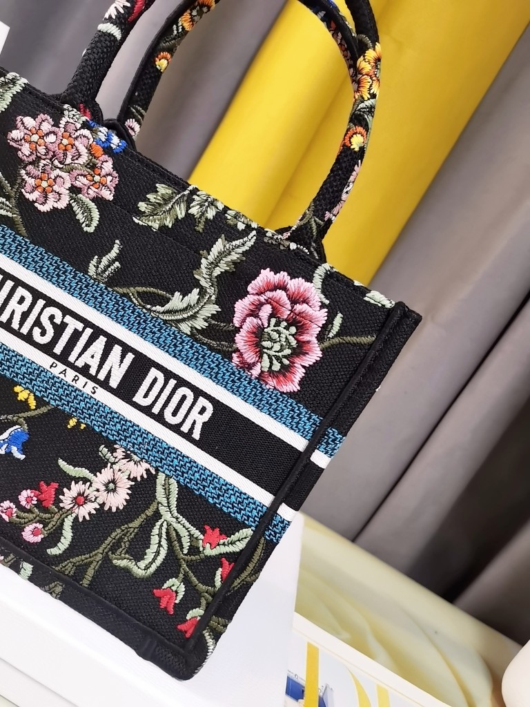 Christian Dior Shopping Bags